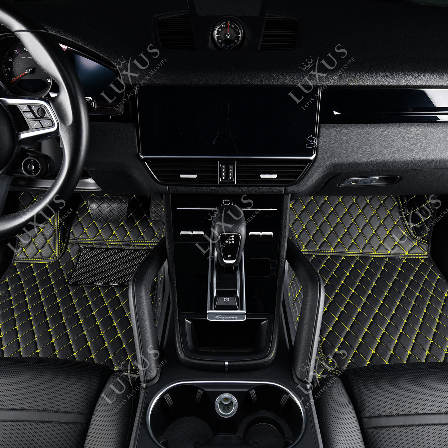 Tapis de Sol 3D Sur Mesure Premium Luxus – Motif Losange Noir avec Surpiqûres Jaunes