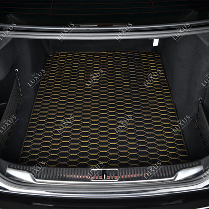 Tapis de Coffre sur Mesure Premium Luxus – Motif Nid d’Abeille Noir avec Surpiqûres Jaunes