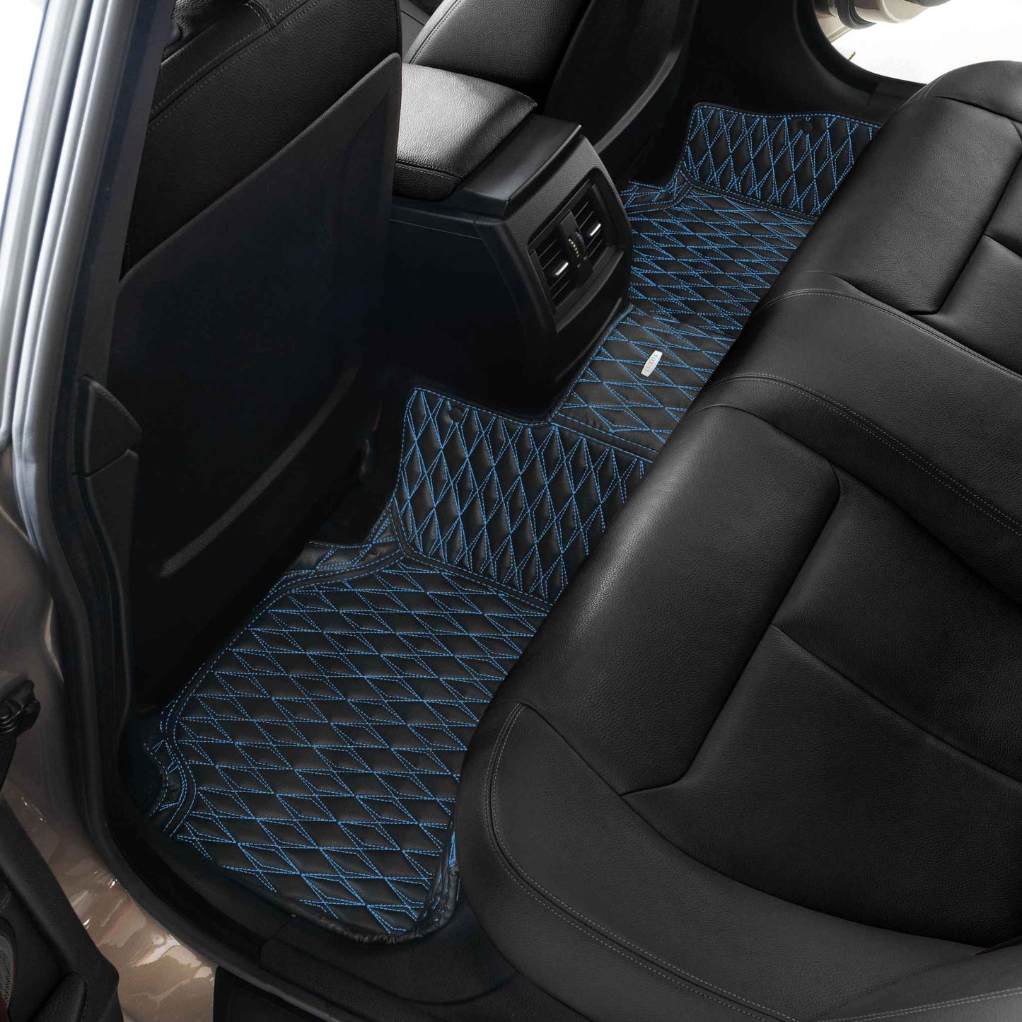 Tapis de Sol 3D sur Mesure Premium Luxus – Motif Double Losange Noir avec Surpiqûres Bleues
