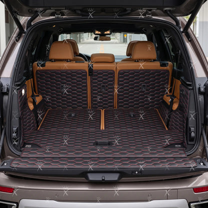 Tapis de Coffre 3D Intégral sur Mesure Premium Luxus – Motif Nid d’Abeille Noir avec Surpiqûres Rouges
