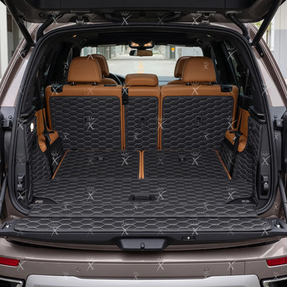 Tapis de Coffre 3D Intégral sur Mesure Premium Luxus – Motif Nid d’Abeille Noir avec Surpiqûres Blanches