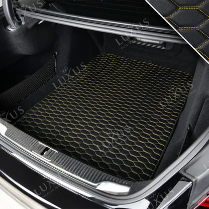 Tapis de Coffre sur Mesure Premium Luxus – Motif Nid d’Abeille Noir avec Surpiqûres Jaunes