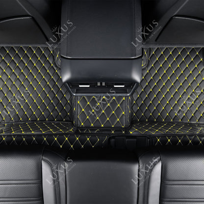 Tapis de Sol 3D Sur Mesure Premium Luxus – Motif Losange Noir avec Surpiqûres Jaunes