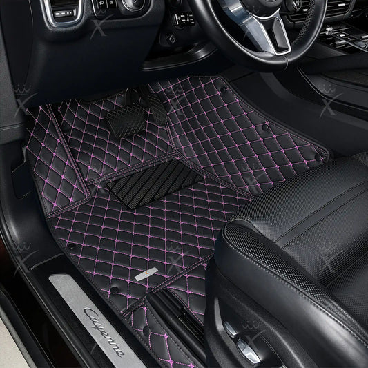 Tapis de Sol 3D Sur Mesure Premium Luxus – Motif Losange Noir avec Surpiqûres Mauves
