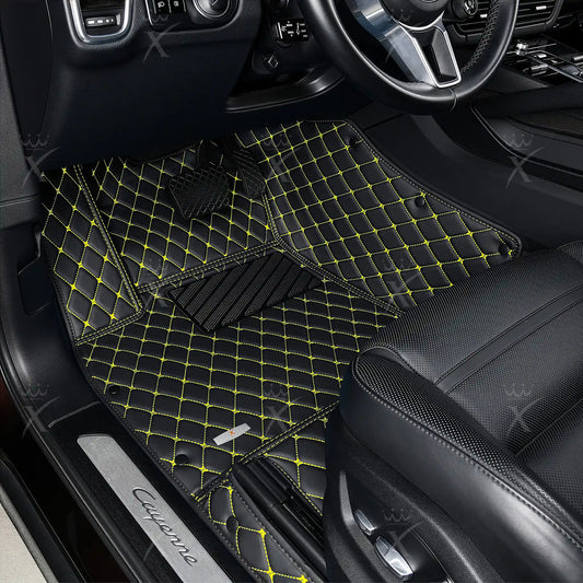 Tapis de Sol 3D Sur Mesure Premium Luxus – Motif Losange Noir avec Surpiqûres Jaunes