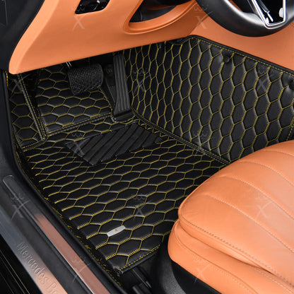 Tapis de Sol 3D sur Mesure Premium Luxus – Motif Nid d’Abeille Noir avec Surpiqûres Jaunes