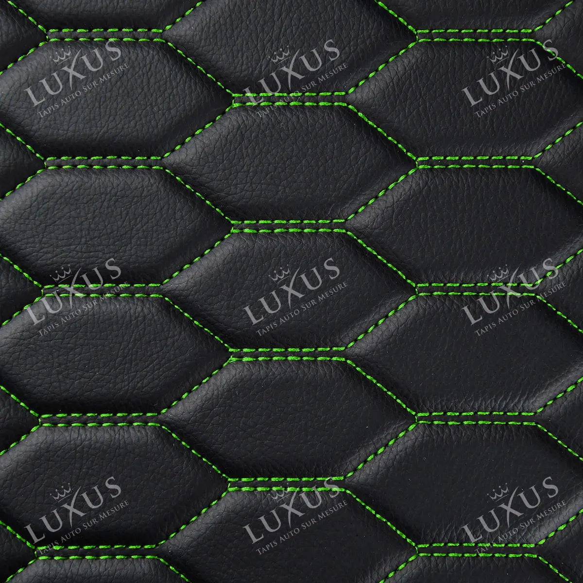 Tapis de Coffre sur Mesure Premium Luxus – Motif Nid d’Abeille Noir avec Surpiqûres Vertes
