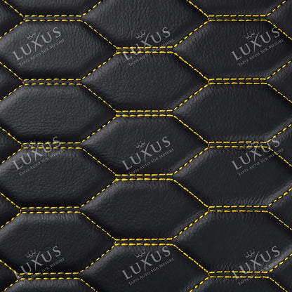 Tapis de Coffre sur Mesure Premium Luxus – Motif Nid d’Abeille Noir avec Surpiqûres Jaunes