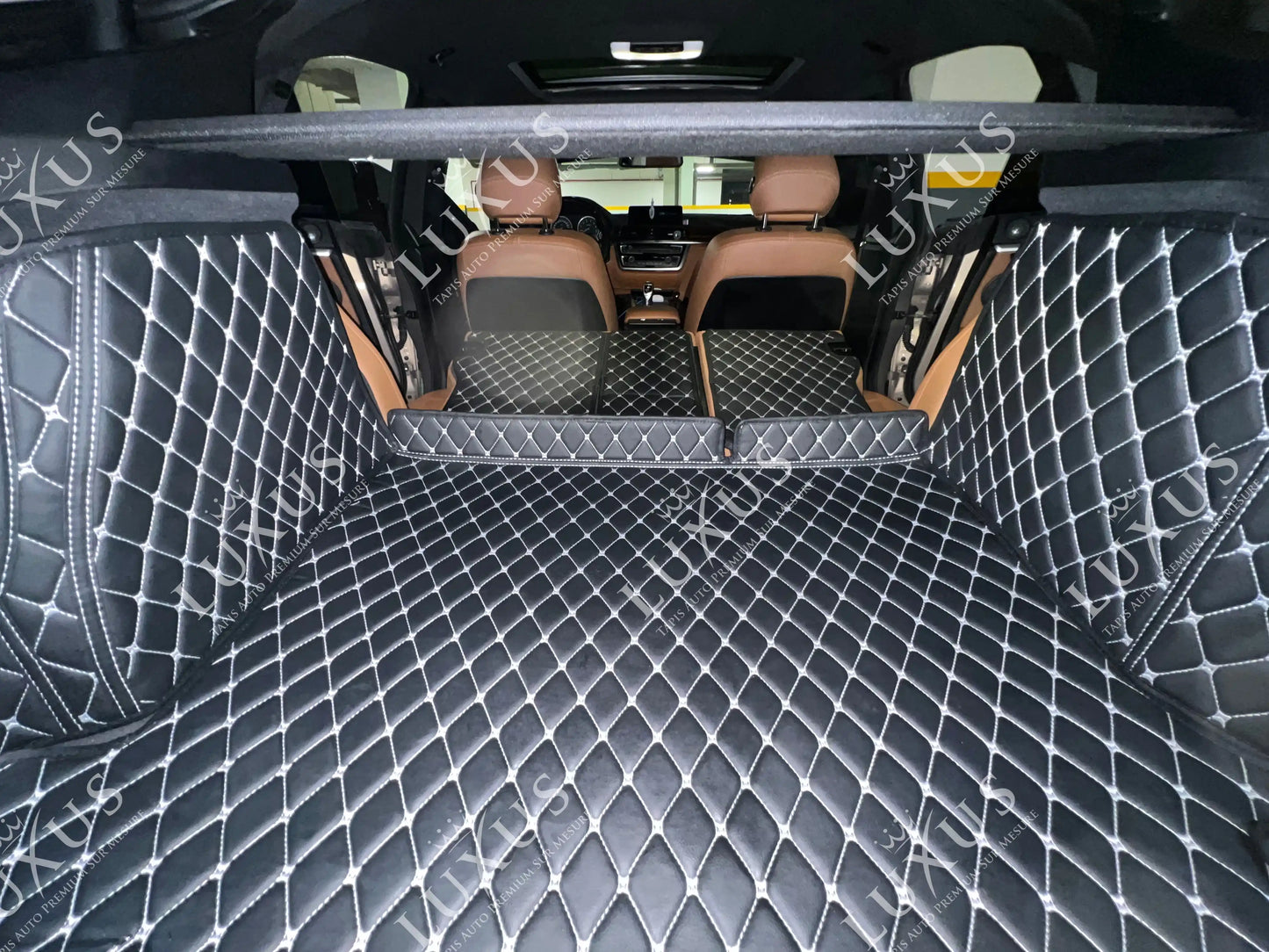 Tapis de Coffre 3D Intégral sur Mesure Premium Luxus – Motif Losange Noir avec Surpiqûres Bleues