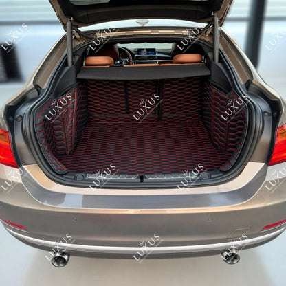 Tapis de Coffre 3D Intégral sur Mesure Premium Luxus – Motif Nid d’Abeille Noir avec Surpiqûres Rouges