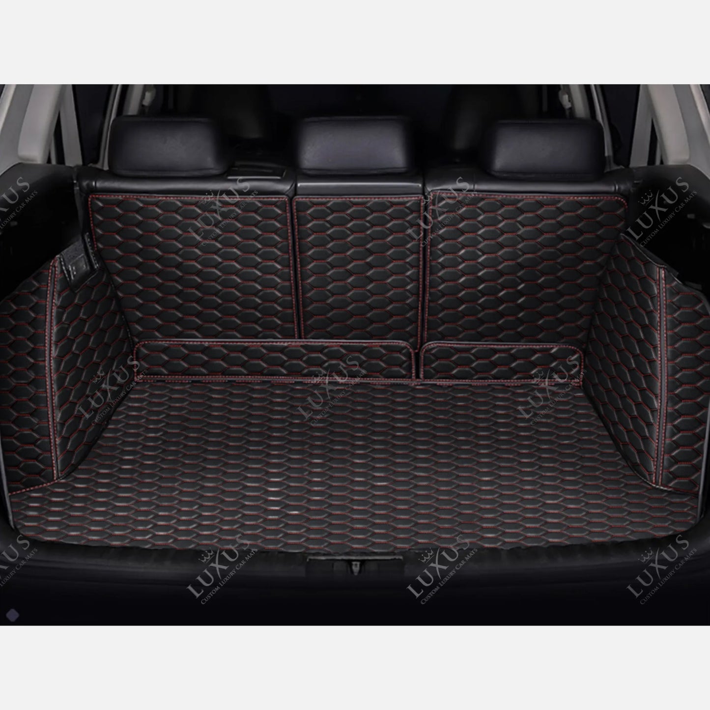 Tapis de Coffre 3D Intégral sur Mesure Premium Luxus – Motif Nid d’Abeille Noir avec Surpiqûres Rouges