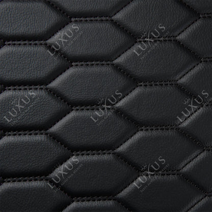Tapis de Coffre 3D Intégral sur Mesure Premium Luxus – Motif Nid d’Abeille Noir avec Surpiqûres Noires