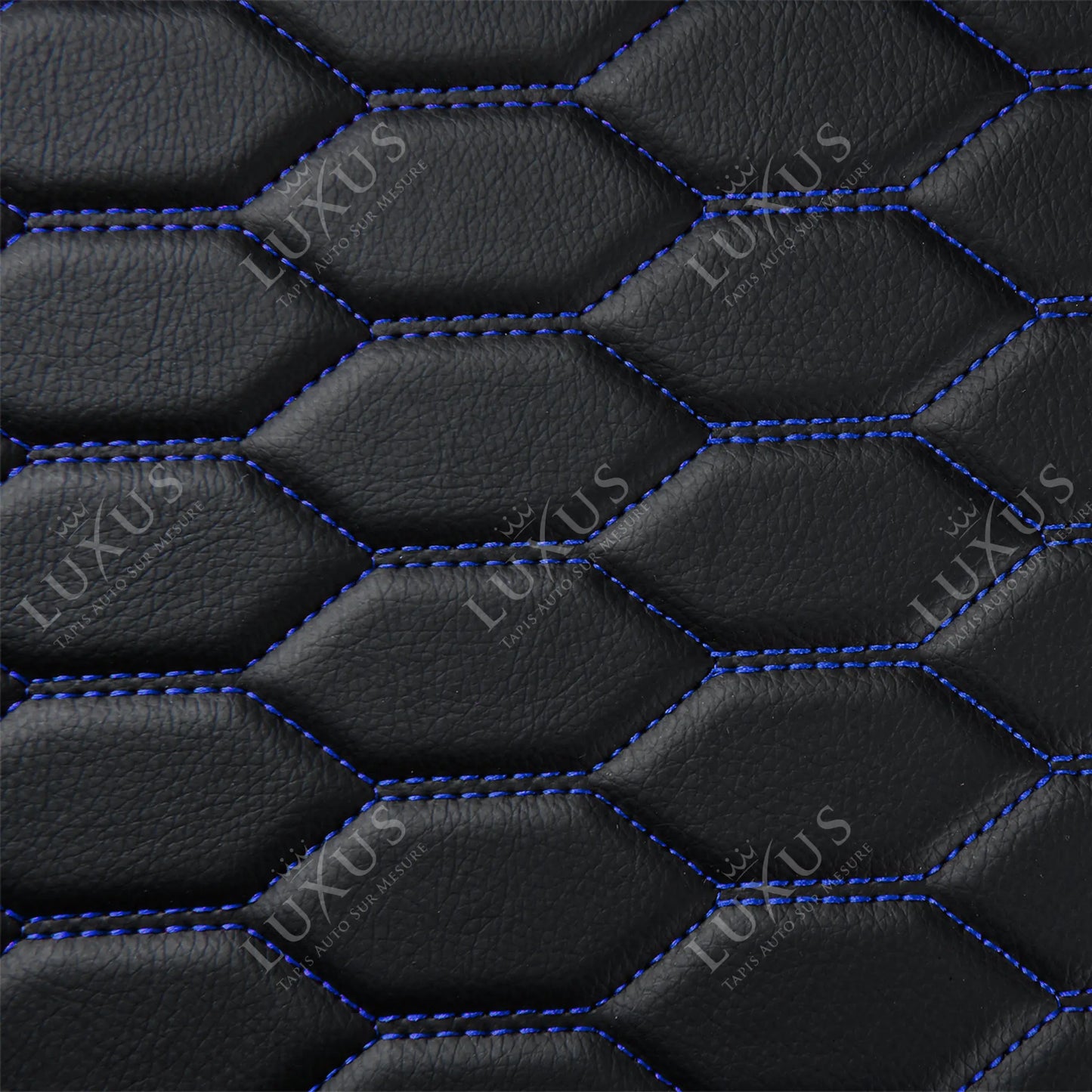 Tapis de Coffre 3D Intégral sur Mesure Premium Luxus – Motif Nid d’Abeille Noir avec Surpiqûres Bleues