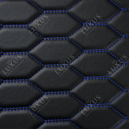 Tapis de Coffre 3D Intégral sur Mesure Premium Luxus – Motif Nid d’Abeille Noir avec Surpiqûres Bleues