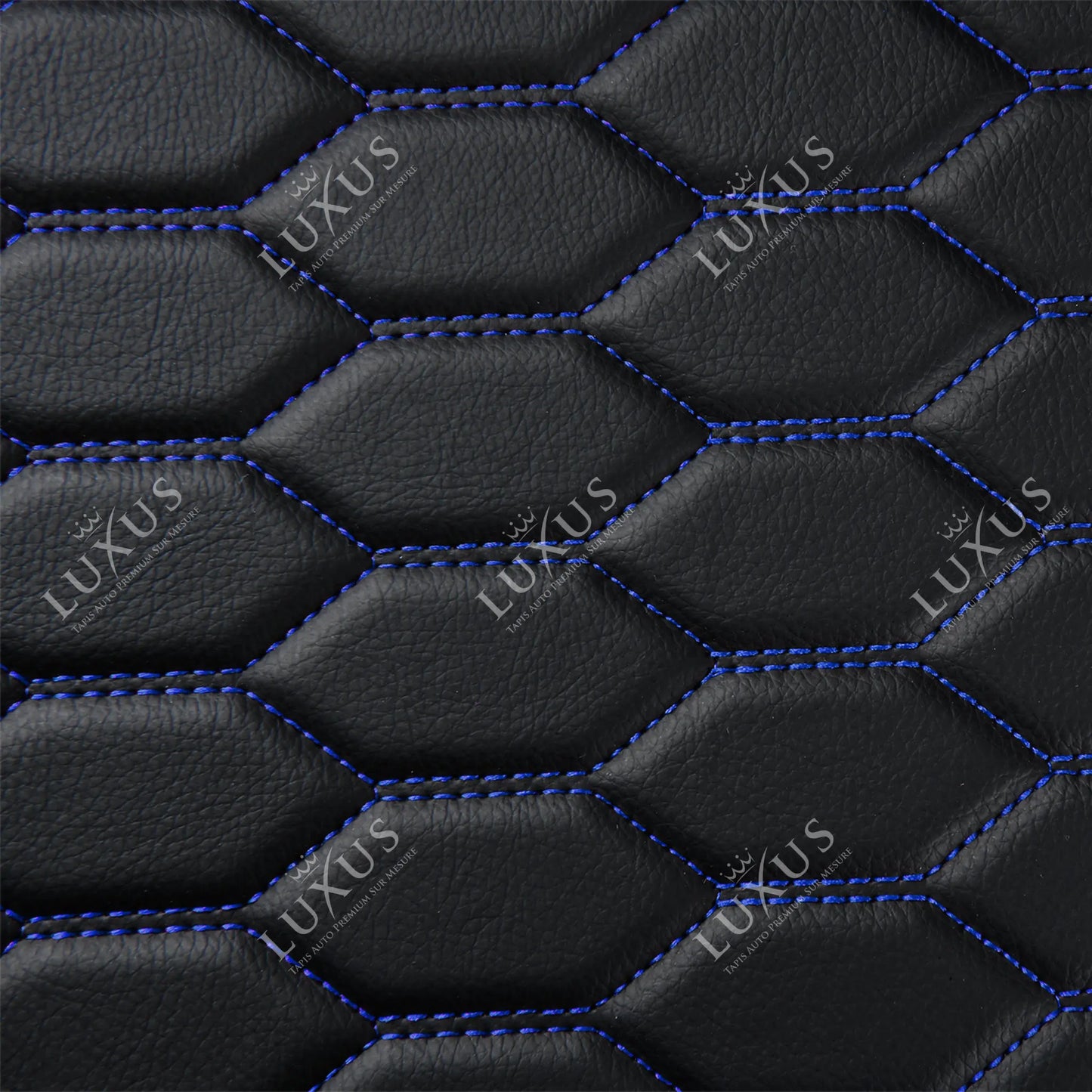 Tapis de Coffre sur Mesure Premium Luxus – Motif Nid d’Abeille Noir avec Surpiqûres Bleues