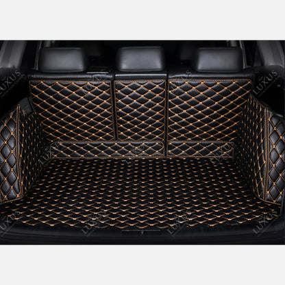 Tapis de coffre 3D intégral sur mesure premium Luxus – motif losange noir avec surpiqûres orange