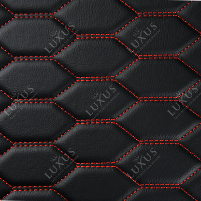 Tapis de Coffre 3D Intégral sur Mesure Premium Luxus – Motif Nid d’Abeille Noir avec Surpiqûres Rouges
