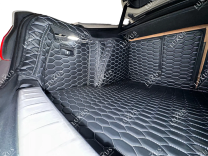 Tapis de Coffre 3D Intégral sur Mesure Premium Luxus – Motif Nid d’Abeille Rouge Ferrari