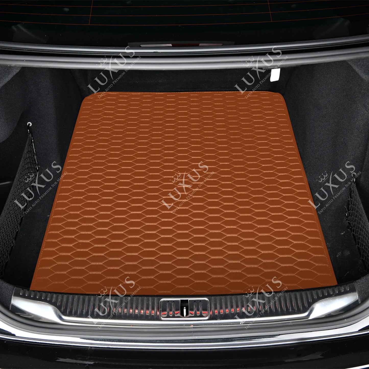 Tapis de Coffre sur Mesure Premium Luxus – Motif Nid d’Abeille Marron Caramel