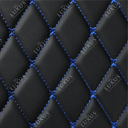 Tapis de Coffre 3D Intégral sur Mesure Premium Luxus – Motif Losange Noir avec Surpiqûres Bleues