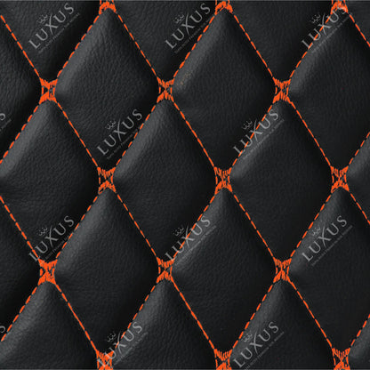 Tapis de coffre 3D intégral sur mesure premium Luxus – motif losange noir avec surpiqûres orange