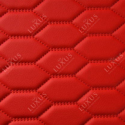 Tapis de Coffre 3D Intégral sur Mesure Premium Luxus – Motif Nid d’Abeille Rouge Ferrari
