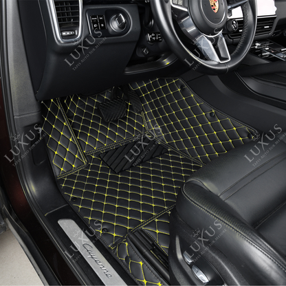 Tapis de Sol 3D Sur Mesure Premium Luxus – Motif Losange Noir avec Surpiqûres Jaunes