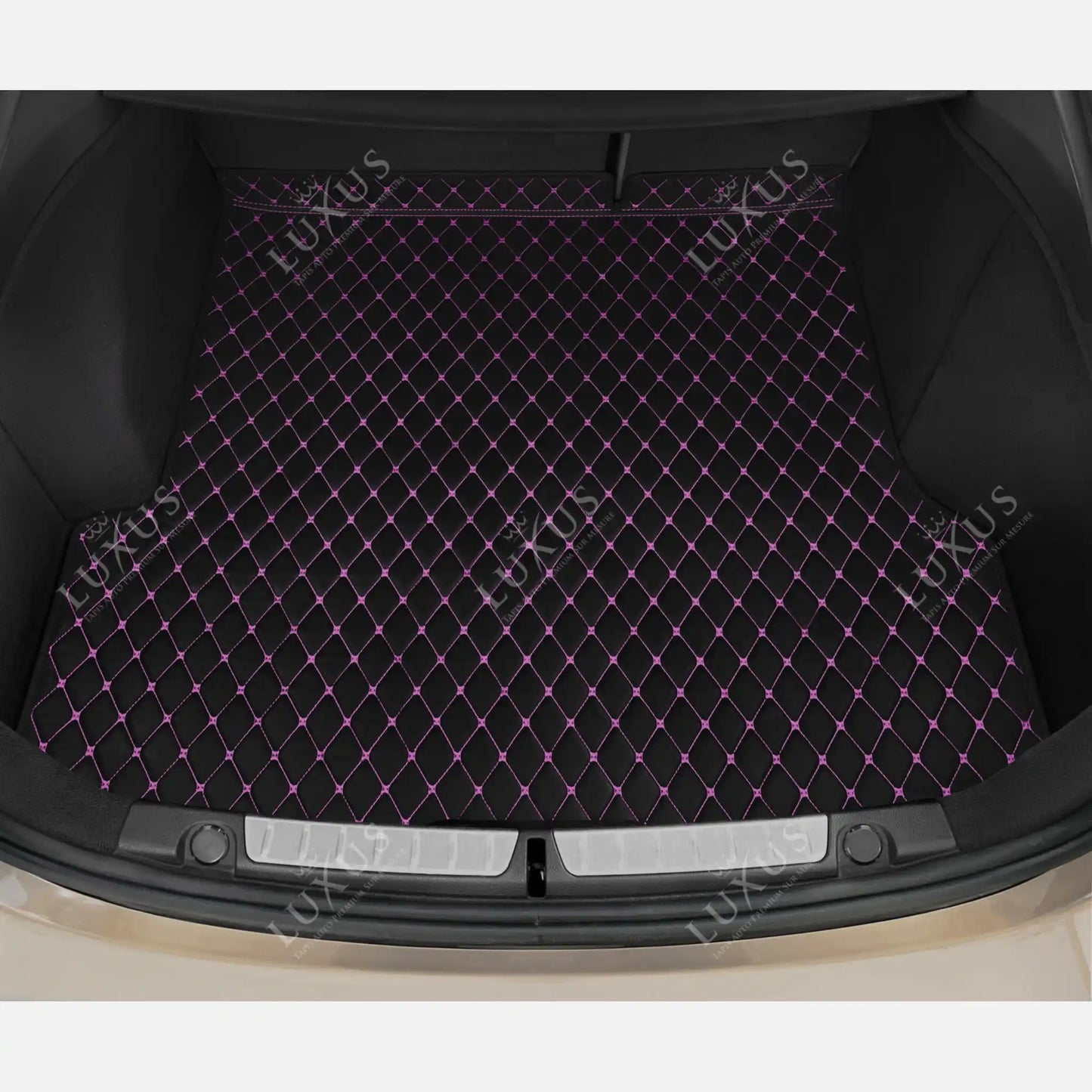 Tapis de Coffre sur Mesure Premium Luxus – Motif Losange Noir avec Surpiqûres Mauves