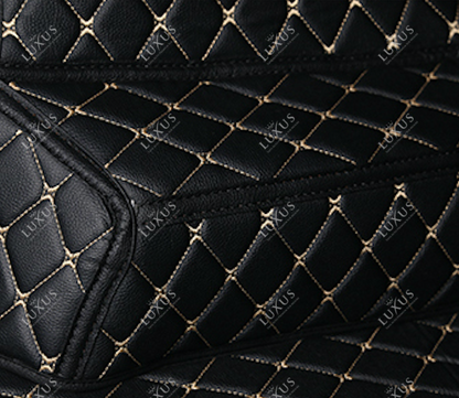 Tapis de coffre 3D intégral sur mesure premium Luxus – motif losange noir avec surpiqûres beiges